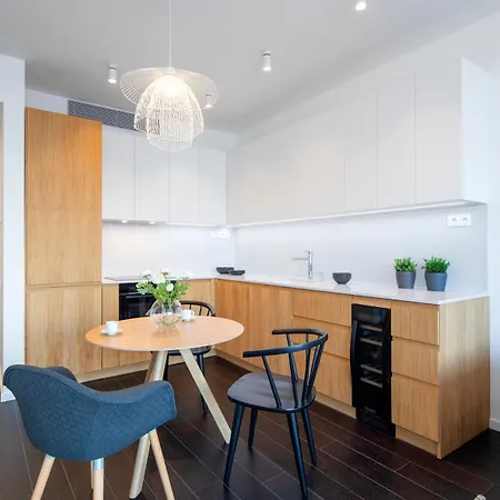 Ah Sky Park 2c-castle View 25th Floor-parking Διαμέρισμα *